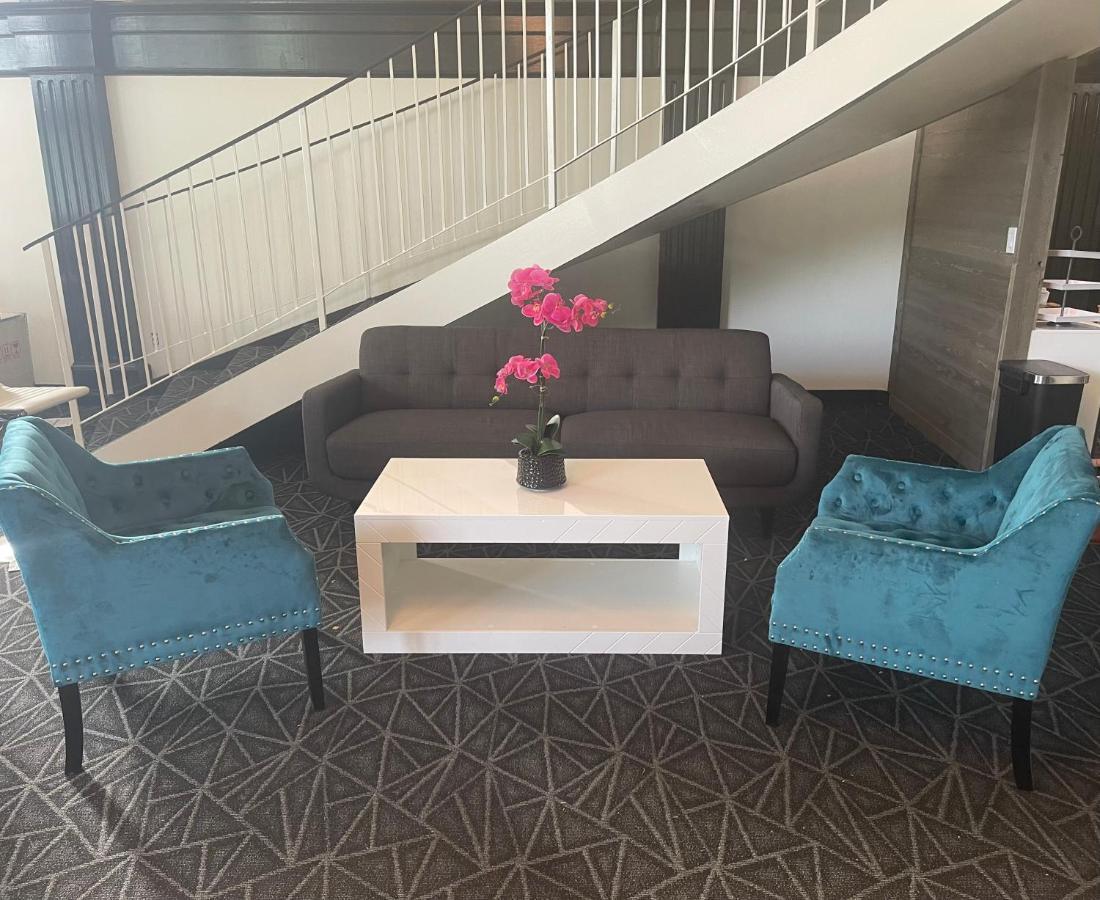 Econo Hotel