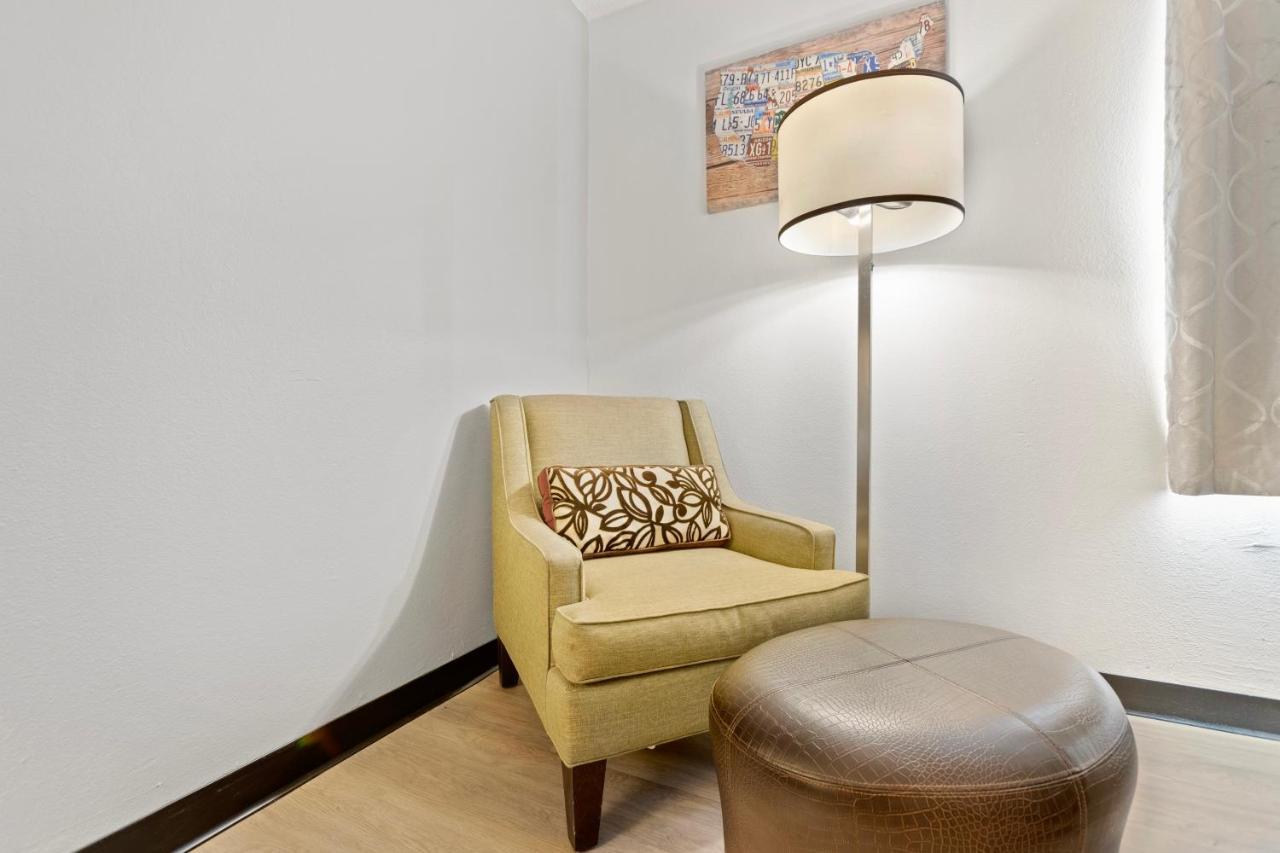 Econo Hotel 2*
