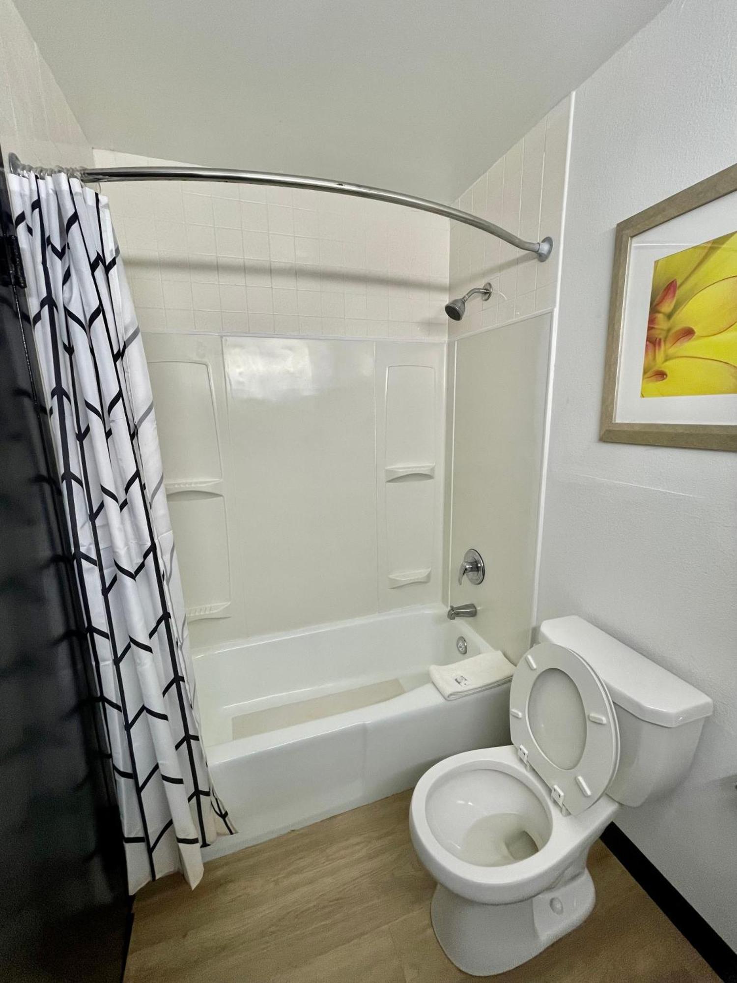 Econo Hotel 2*