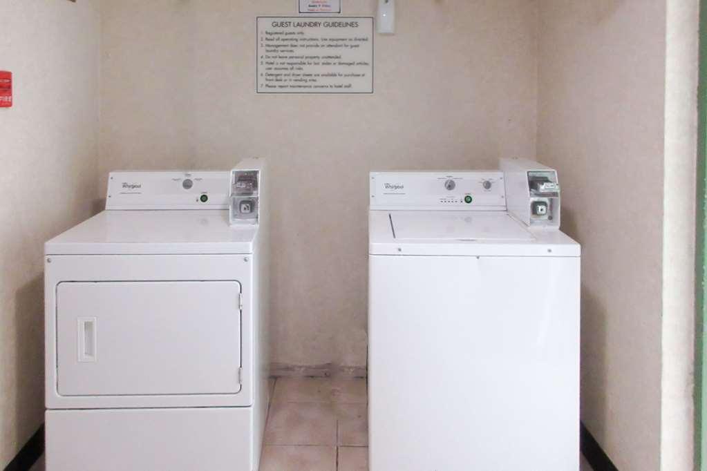 Days By Wyndham Erie Hotel