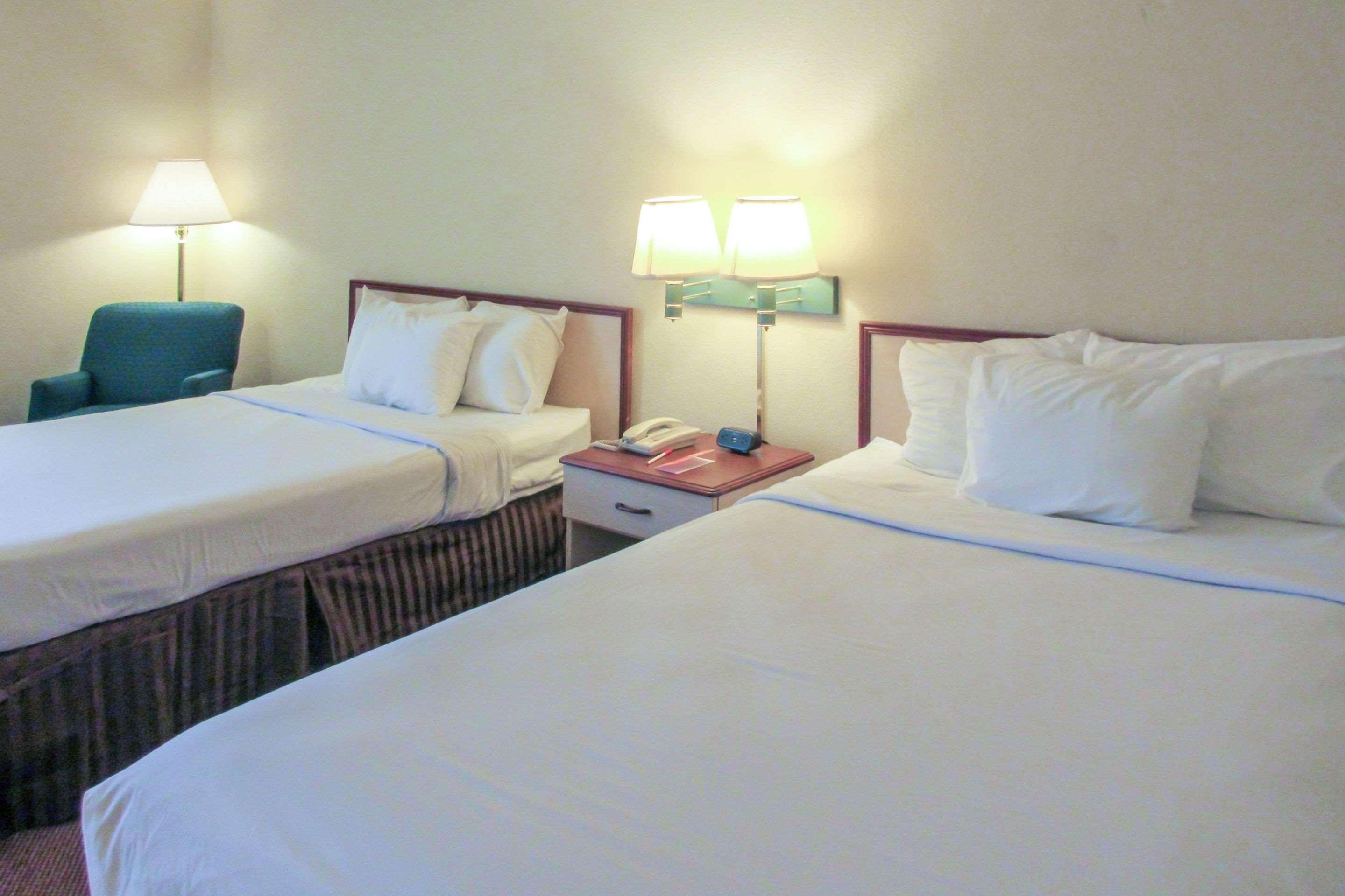 Days By Wyndham Erie Hotel 2*