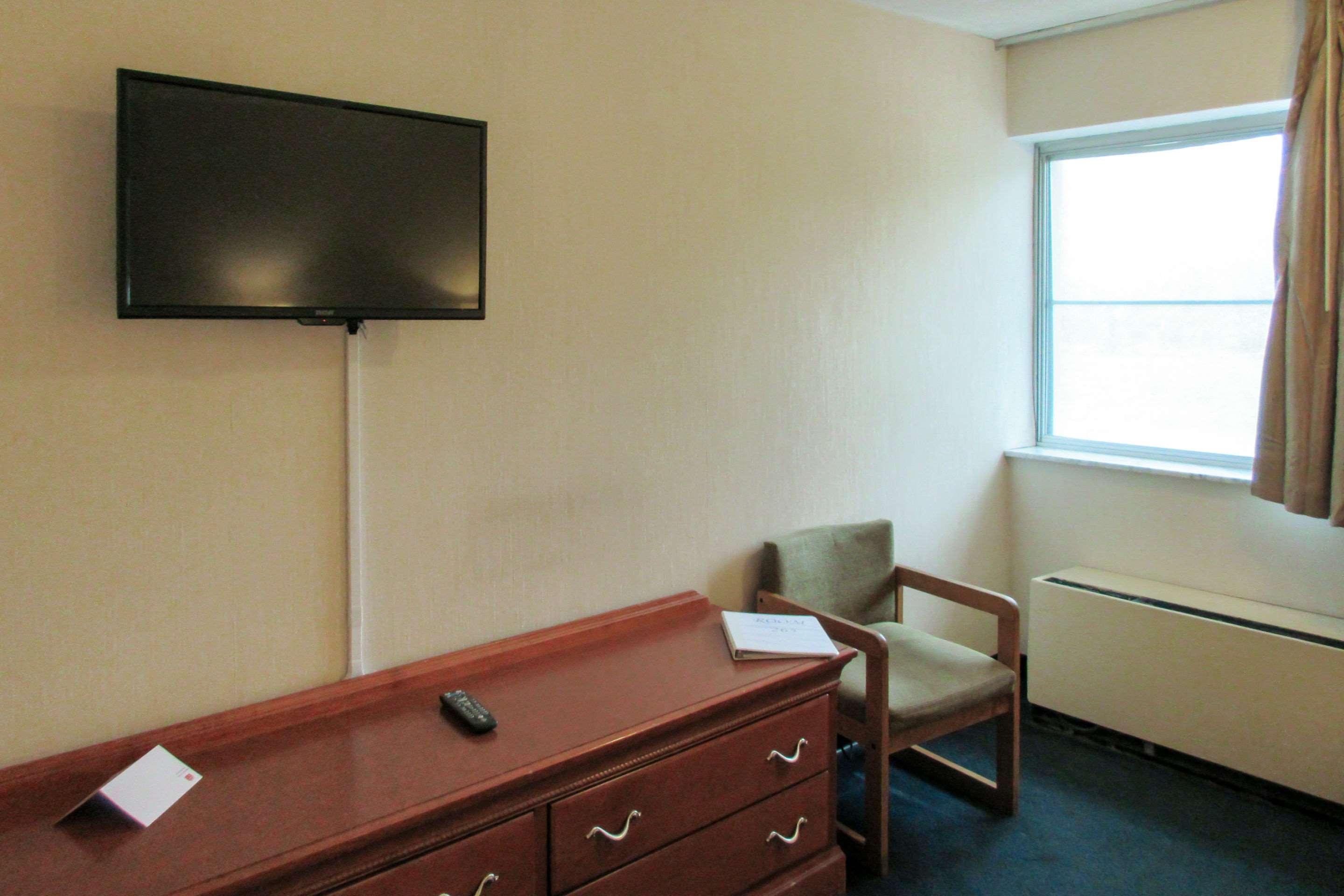 Days By Wyndham Erie 2*
