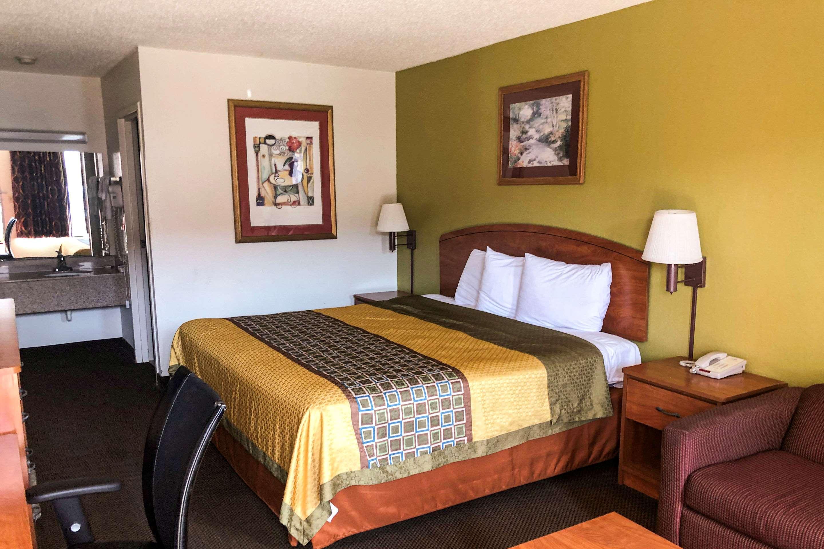 Hotel Days By Wyndham Erie Kearsarge