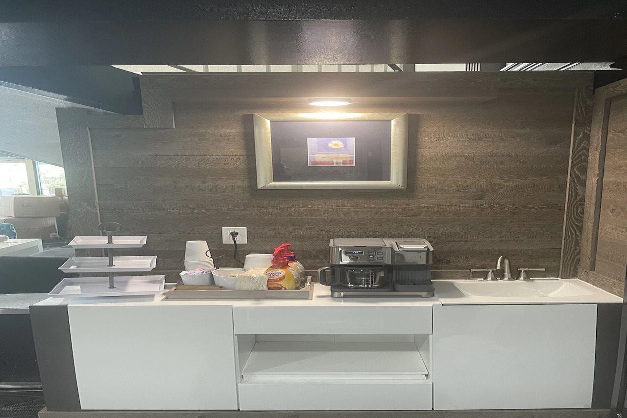 Days By Wyndham Erie Hotel 2*