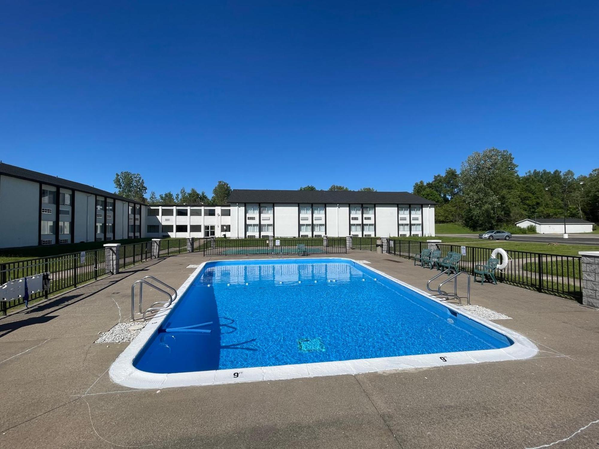 Days By Wyndham Erie Hotel Kearsarge