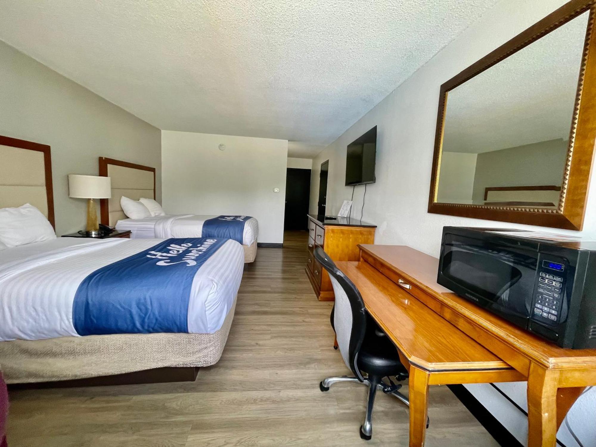 Days By Wyndham Erie 2*